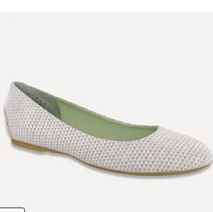 SAS Lacey Ballet Flats Beige Scallop Leather Women Size 8M  Slip On Comfy Italy